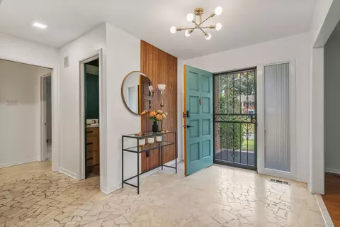 Entry Way - 19 E Yates Rd S, Memphis, TN 38120 photo 1 of 2