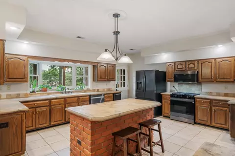 Kitchen - 4309 Garner Pl, Bartlett, TN 38135 photo 4 of 5