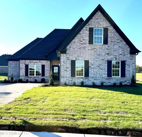 8955 Erin Banks Dr, Southaven, MS 38672