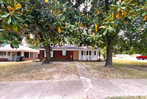 1405 Colonial Rd, Memphis, TN 38117