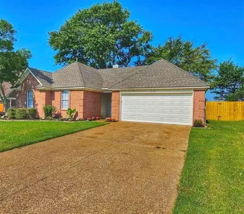 235 Oakland Hills Dr, Oakland, TN 38060