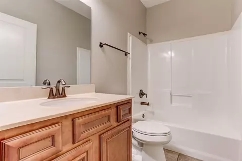 Bath - 4546 Craddle Hill Dr, Arlington, TN 38002 photo 4 of 5