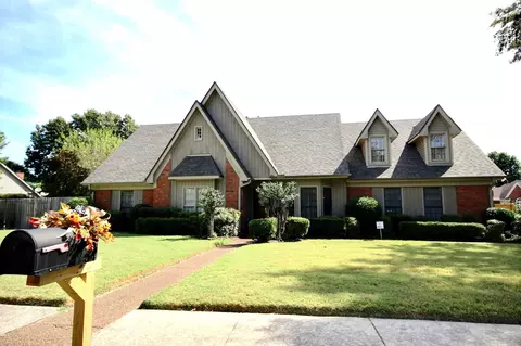 2000 Westbriar Dr, Cordova, TN 38016