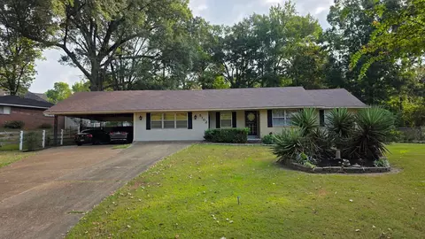 5102 E Shore Dr, Memphis, TN 38109