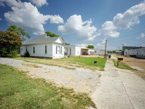Exterior - 406 E Pleasant Ave, Covington, TN 38019 photo 4 of 5