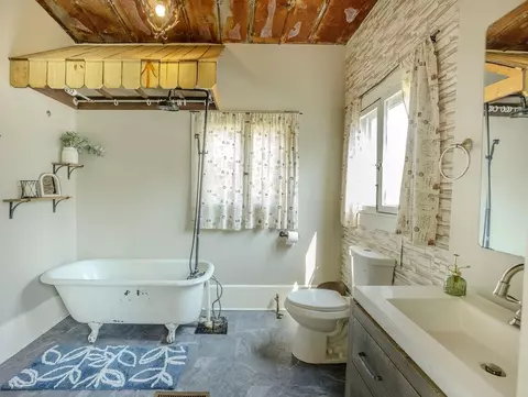 Bath - 406 E Pleasant Ave, Covington, TN 38019 photo 1 of 1