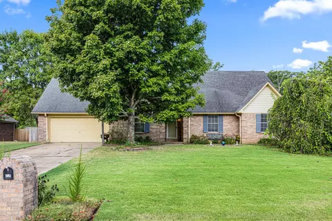 425 N Gretna Green Dr, Munford, TN 38058