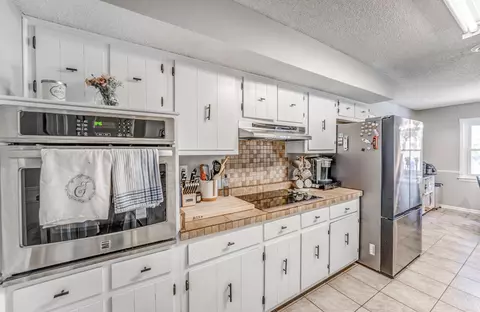 Kitchen - 154 Bancroft Ave, Collierville, TN 38017 photo 4 of 4