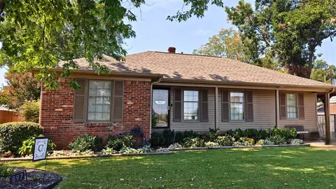 897 Bartlett Rd, Memphis, TN 38122