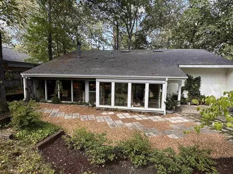 8228 Planters Grove Dr, Cordova, TN 38018
