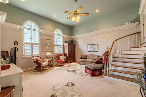 313 Country Club Ln, Selmer, TN 38375