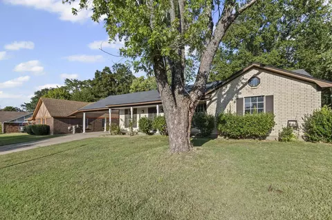 4200 Brookhill Ln, Bartlett, TN 38135