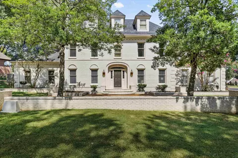 8706 Maple Creek Cv, Germantown, TN 38139