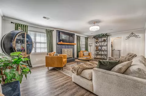 Living - 3038 Elmore Park Rd, Bartlett, TN 38134 photo 2 of 3