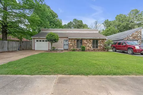 6128 Raintree Dr, Memphis, TN 38115