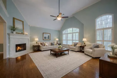 8805 River Rise Dr, Memphis, TN 38016