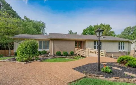 1035 Throntree Dr, Dyersburg, TN 38024