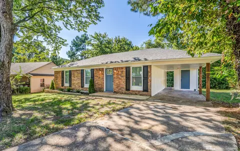 5303 Broken Oak Dr, Memphis, TN 38127