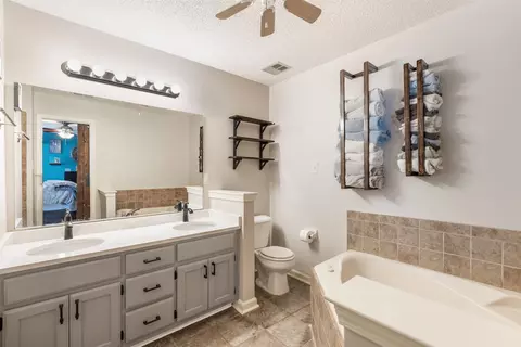 Bath - 7877 Hyman Dr, Bartlett, TN 38133 photo 1 of 3