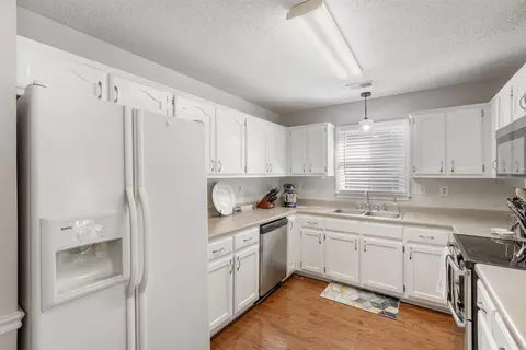 Kitchen - 7877 Hyman Dr, Bartlett, TN 38133 photo 2 of 2