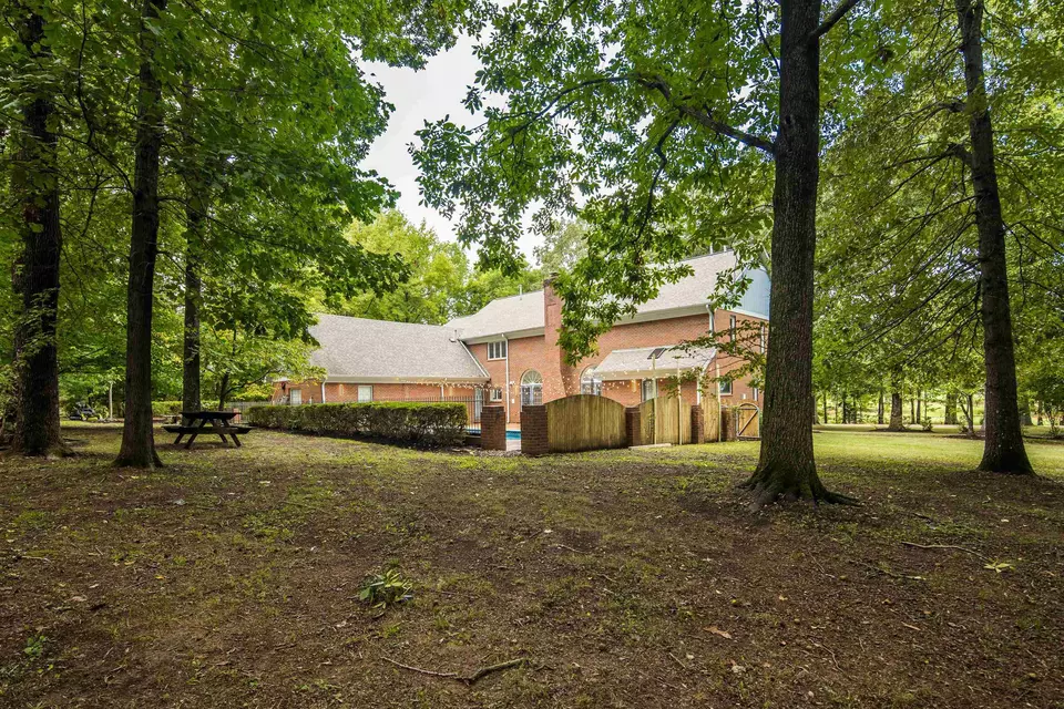 Exterior - 10179 Frank Rd, Collierville, TN 38017 photo 4 of 10