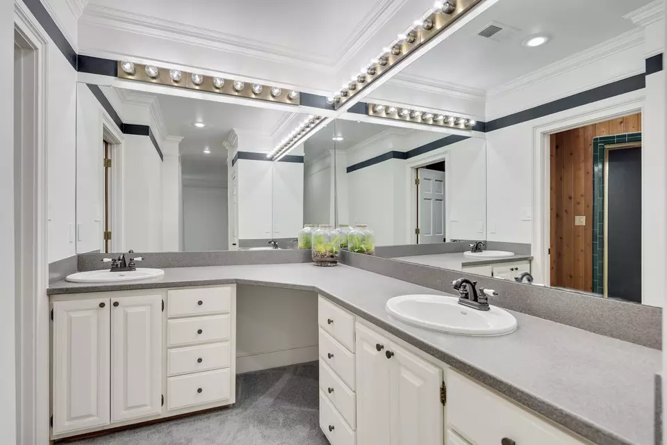 Bath - 10179 Frank Rd, Collierville, TN 38017 photo 1 of 5