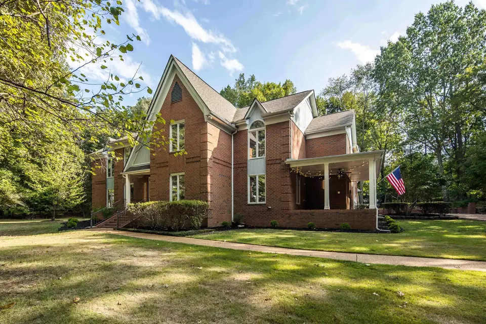 Exterior - 10179 Frank Rd, Collierville, TN 38017 photo 2 of 10