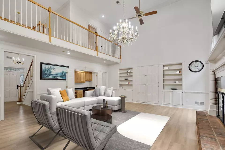 Living - 10179 Frank Rd, Collierville, TN 38017 photo 2 of 5
