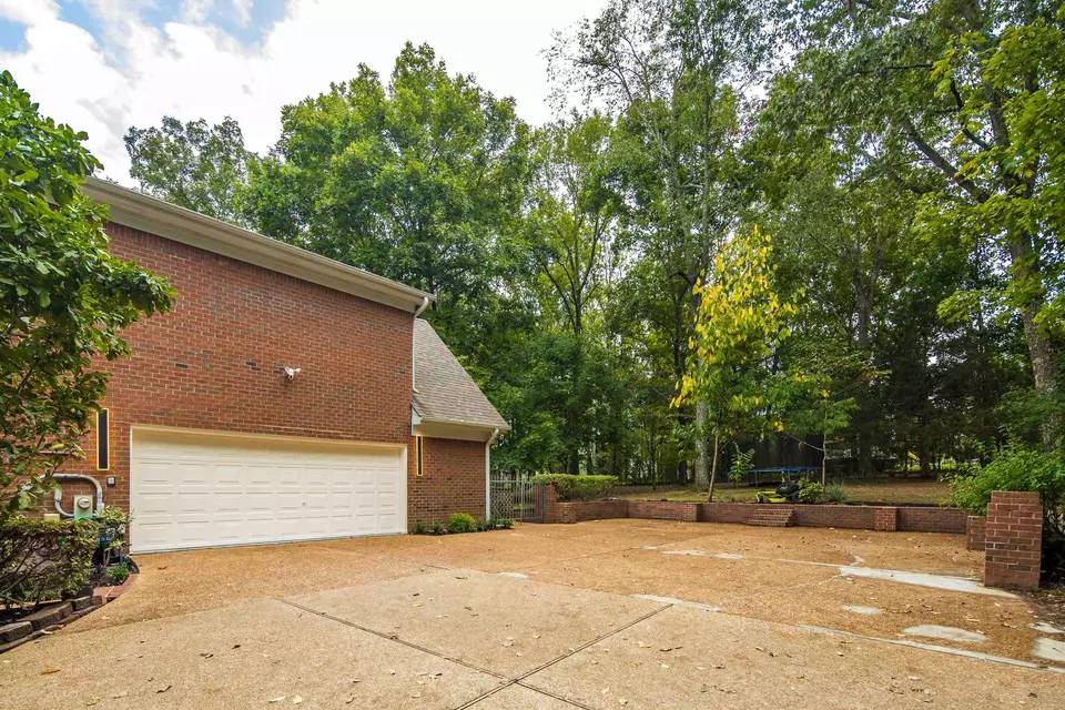 Exterior - 10179 Frank Rd, Collierville, TN 38017 photo 7 of 10
