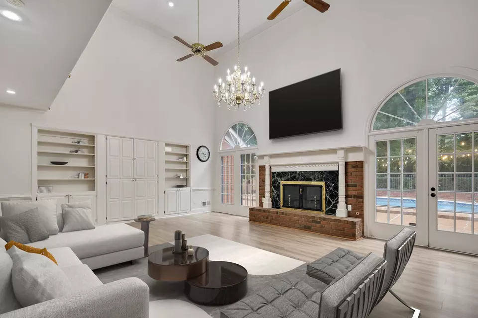 Living - 10179 Frank Rd, Collierville, TN 38017 photo 1 of 5