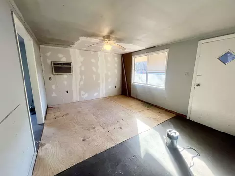 Living - 305 Damron Loop, Counce, TN 38326 photo 2 of 3