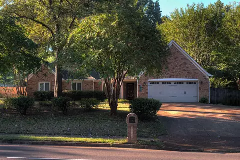 8225 Walnut Grove Rd, Cordova, TN 38018