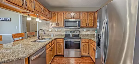 Kitchen - 1482 Howling Dr, Collierville, TN 38017 photo 2 of 4