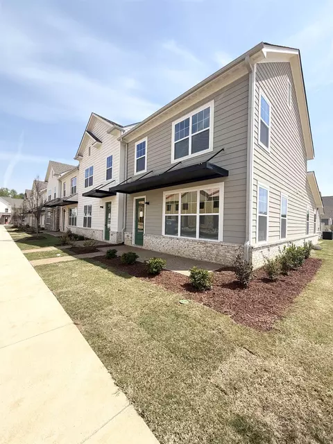 3046 Portage Dr, Bartlett, TN 38135