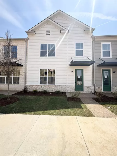 3048 Portage Dr, Bartlett, TN 38135