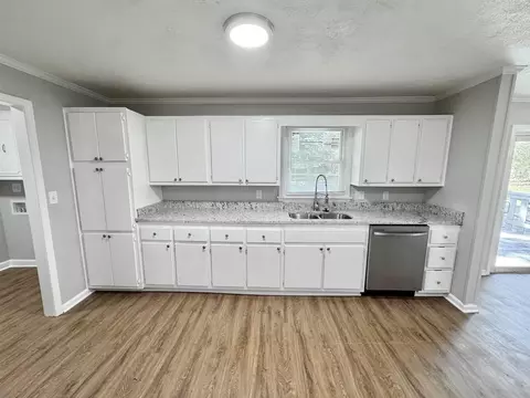 Kitchen - 33 Bradmere Cv, Jackson, TN 38305 photo 3 of 3