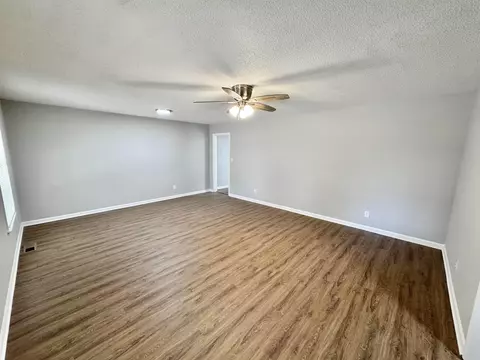 Living - 33 Bradmere Cv, Jackson, TN 38305 photo 1 of 2