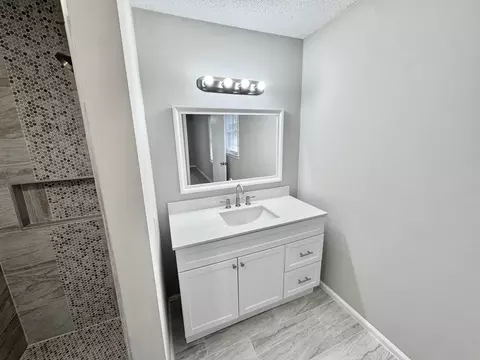 Bath - 33 Bradmere Cv, Jackson, TN 38305 photo 1 of 6