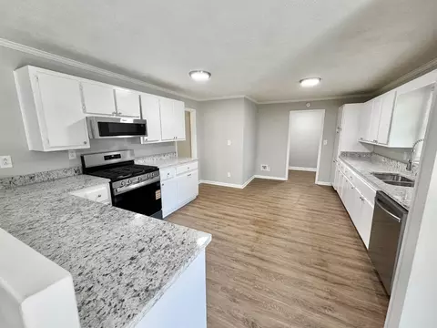 Kitchen - 33 Bradmere Cv, Jackson, TN 38305 photo 2 of 3