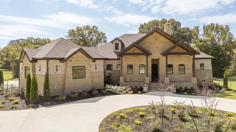 325 Wilkes Manor Way, Savannah, TN 38372