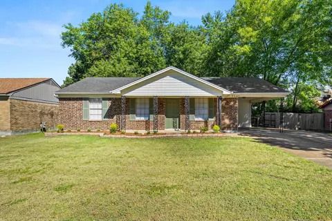 754 Valley Springs Dr, Southaven, MS 38671