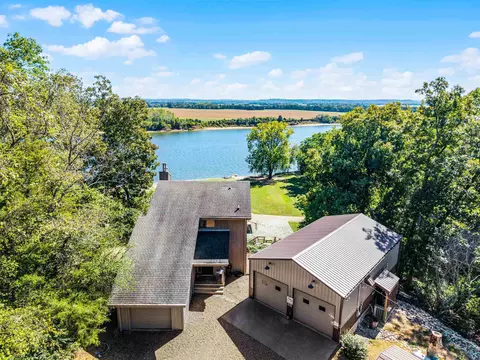 1515 Riverside Ln, Adamsville, TN 38310