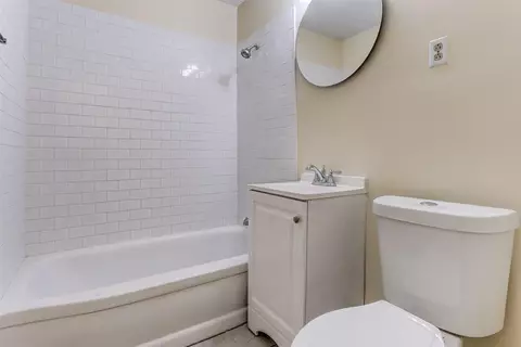 Bath - 5167 Rolling Fields Dr, Memphis, TN 38134 photo 1 of 3