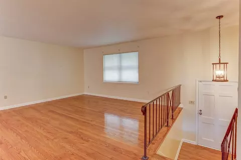 Living - 5167 Rolling Fields Dr, Memphis, TN 38134 photo 1 of 3