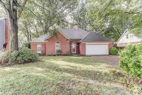 465 Old Oak Ln, Collierville, TN 38017
