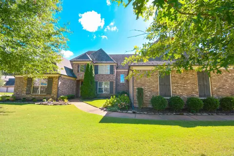 9329 Cielo Dr, Germantown, TN 38138