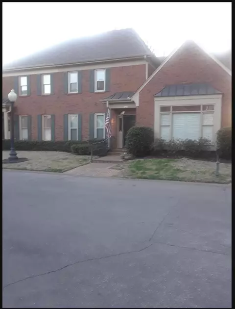 393 Wellington Cv, Memphis, TN 38117