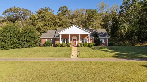 1172 E Poplar Ave, Selmer, TN 38375