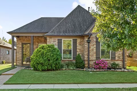 2003 S Bend Dr, Cordova, TN 38016