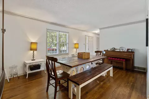Dining - 151 W White Rd W, Collierville, TN 38017 photo 2 of 4